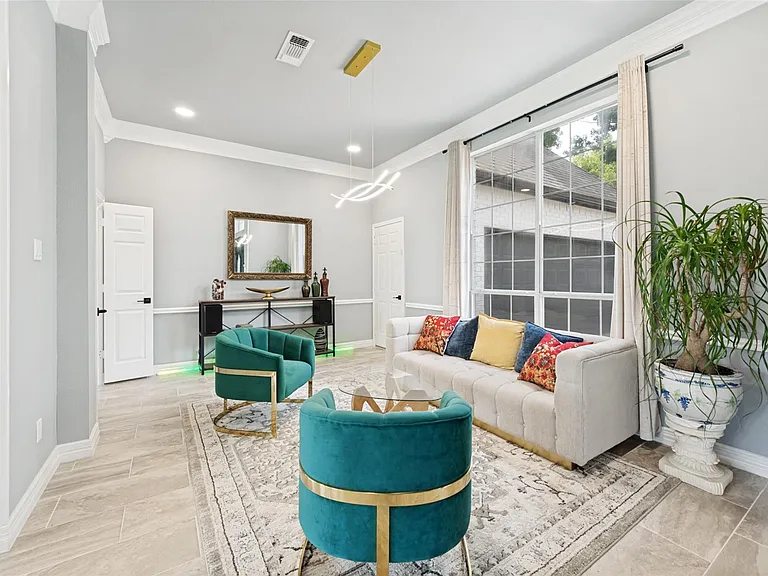 818 Riviera Dr — Photo 22