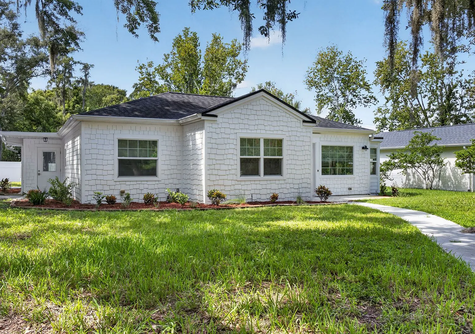 Stunning Historic 3/2 In the heart of Downtown Winter Garden! Available Now! — Photo 2