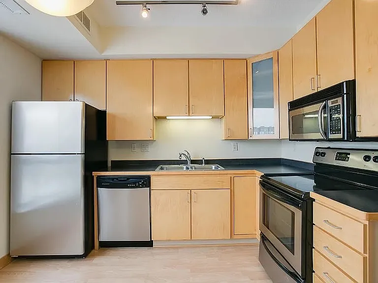 2600 University Ave SE #315 — Photo 2
