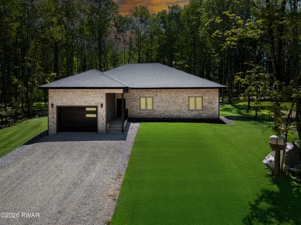18 Osprey Cir, Lake Ariel, PA 18436