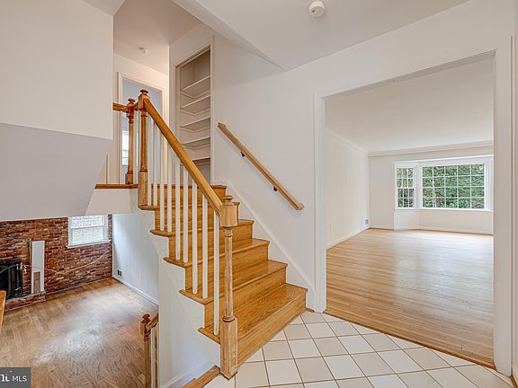 2nd image of 8207 Mockingbird Dr