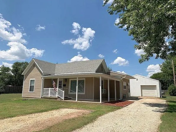 615 E 8th St, Minneapolis, KS 67467