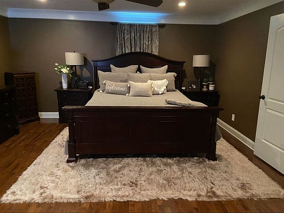 4th image of 93 Red Oak Br
