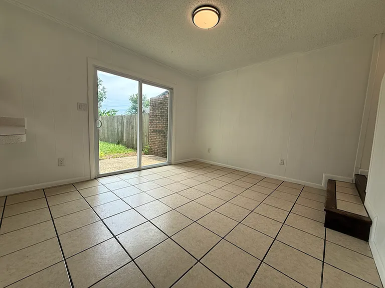 614 N Fairfield Dr — Photo 7