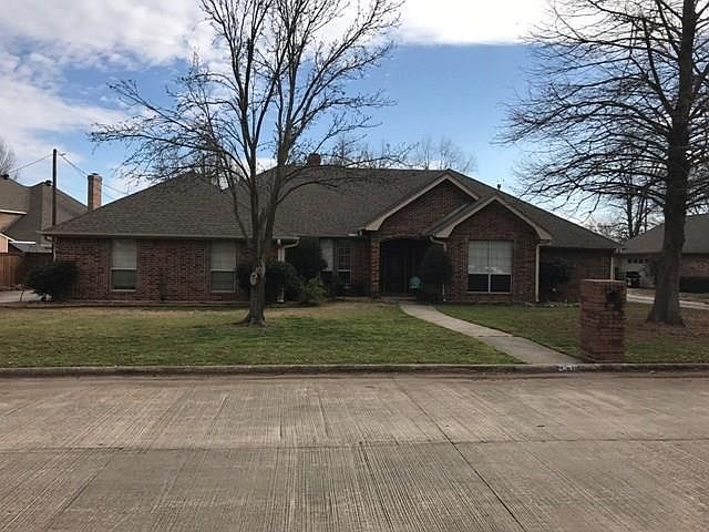 1st image of 2850 Oak Creek Dr