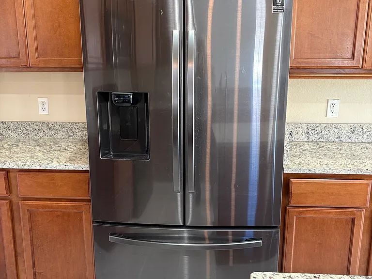 438 Palm Dr — Photo 17