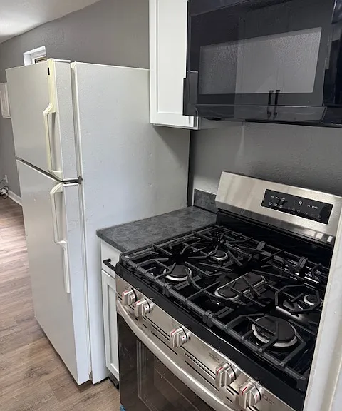 418 1/2 Monson St #4 — Photo 3
