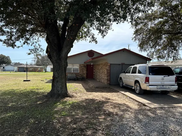 1576 Reef Dr, Azle, TX 76020