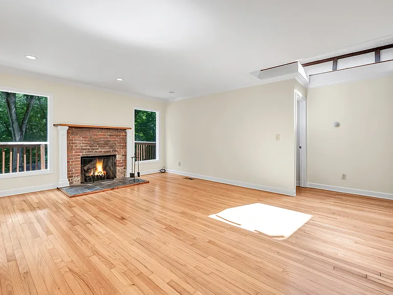 21 Old Redding Rd — Photo 8