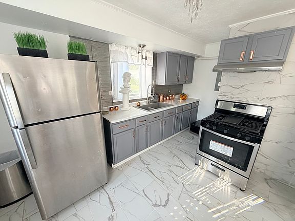 5th image of 237 Arrowhead St
