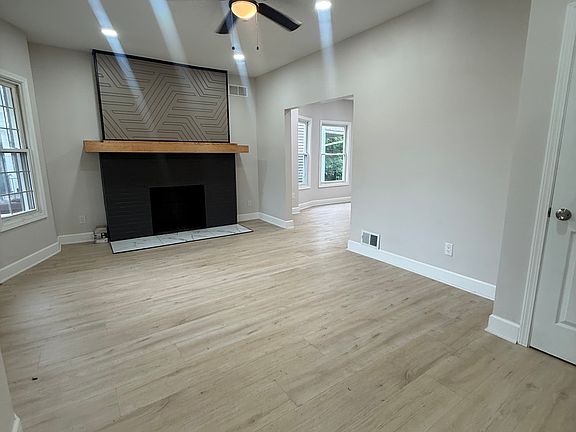 4th image of 1341 Seward Ave
