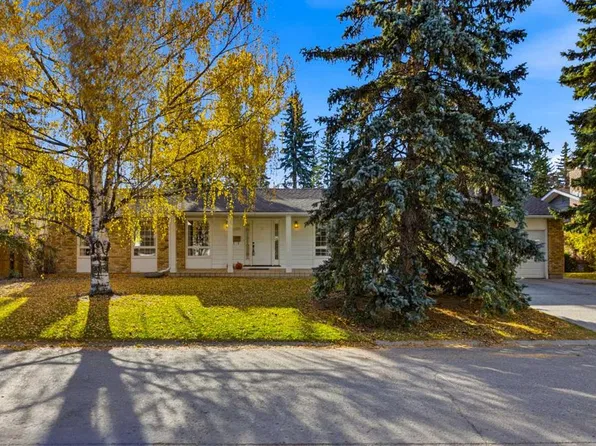 2935 N Lindstrom Dr SW, Calgary, AB T3E 6E5