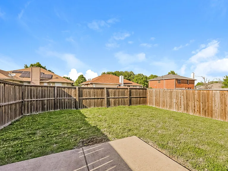 1711 Venus Dr W — Photo 16