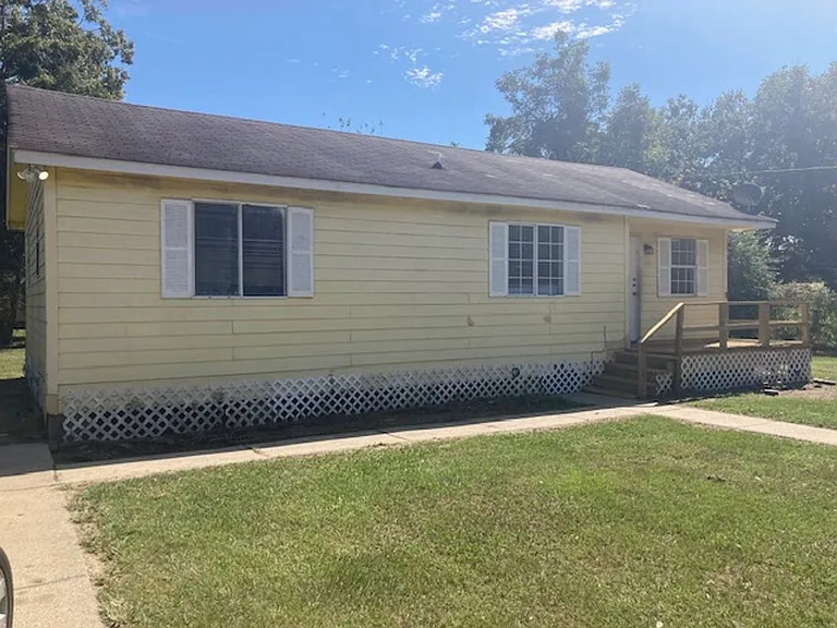 1302 Todd Aly — Photo 1
