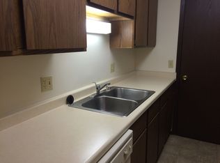 927 Klemp St APT 6, Portage, WI 53901