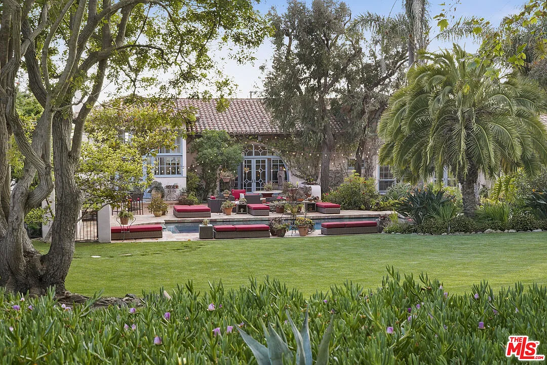 6 bed, 7.0 bath, 5716 sqft, $33,000 — Photo 2