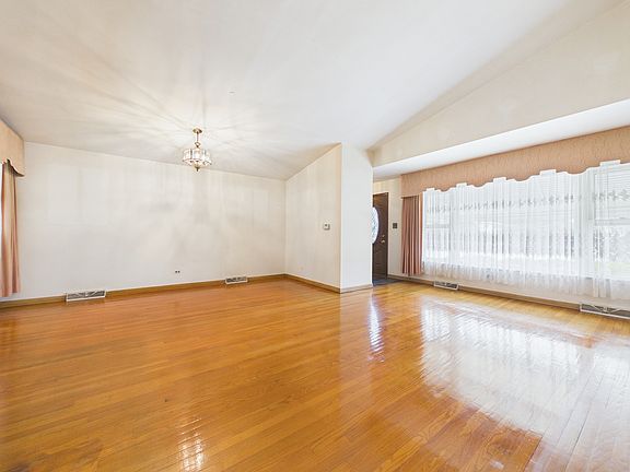 4th image of 9275 Clancy Dr