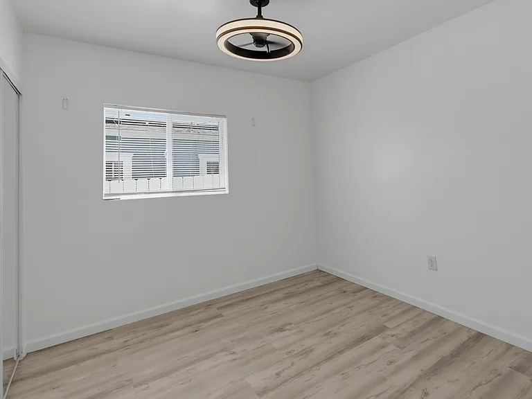 4222 Myrtle Ave — Photo 20