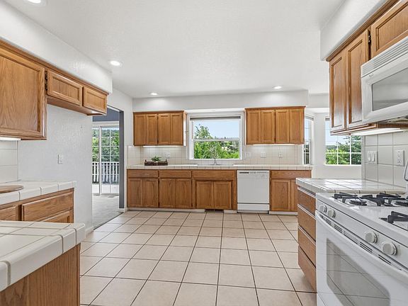 3rd image of 12929 Covey Cir