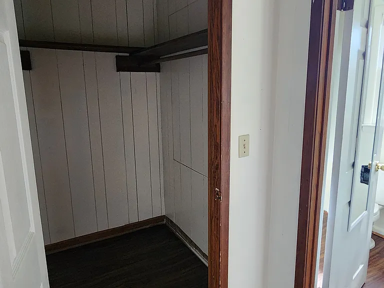 Walk-in closet