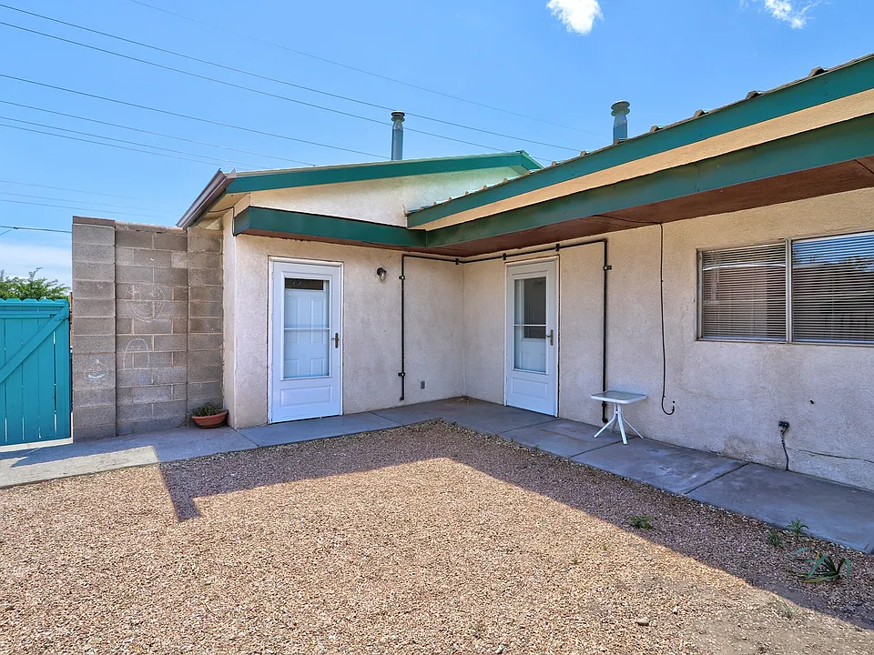 1 bed, 2.0 bath, 842 sqft, $1,199
