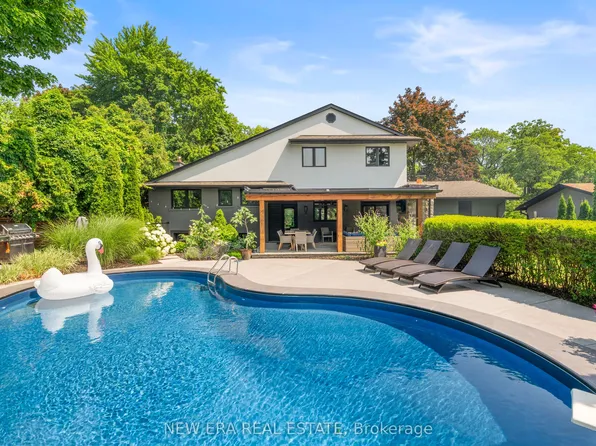 261 Pinetree Way, Mississauga, ON L5G 2R4