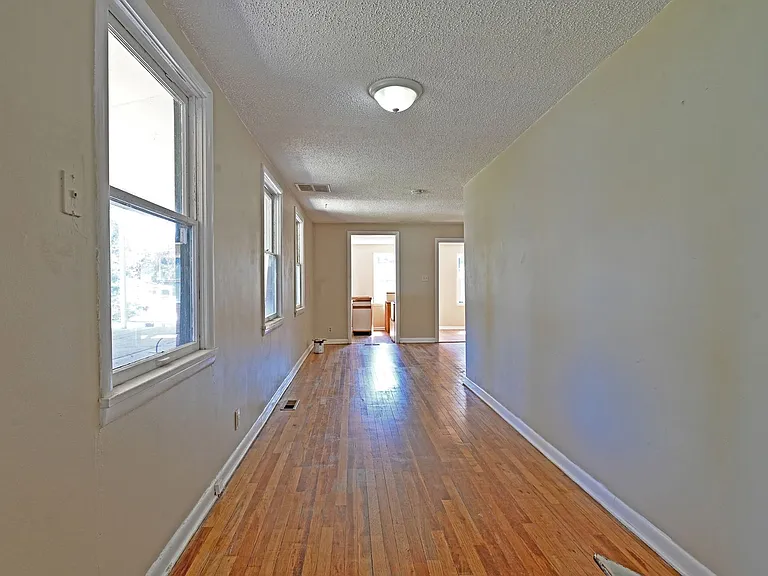 555 Wyoming Ave — Photo 18