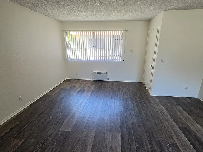 1501 S Hampstead St #9 — Photo 7