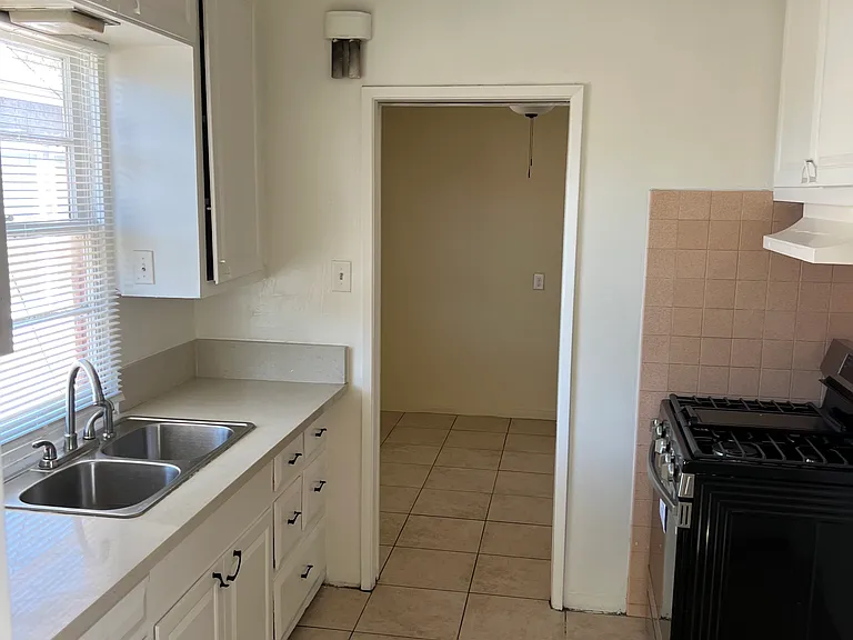 2417 Magnolia Ave #6 — Photo 8