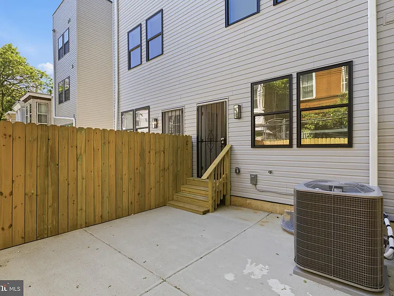 2532 N 11th St #1 — Photo 10