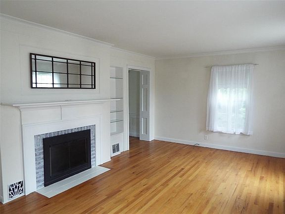 2nd image of 40 Cornish Ave