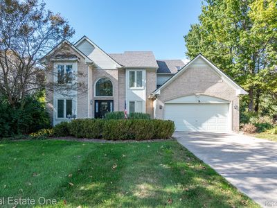 1398 N Creek Dr, Wixom, MI, 48393