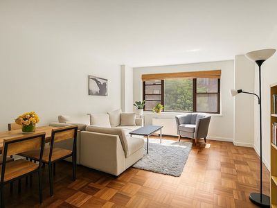 301 E 69th St APT 3M, New York, NY, 10021