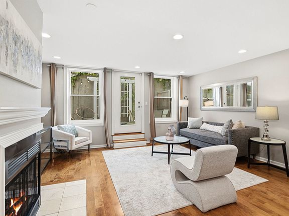 3rd image of 1925 N Maud Ave #1