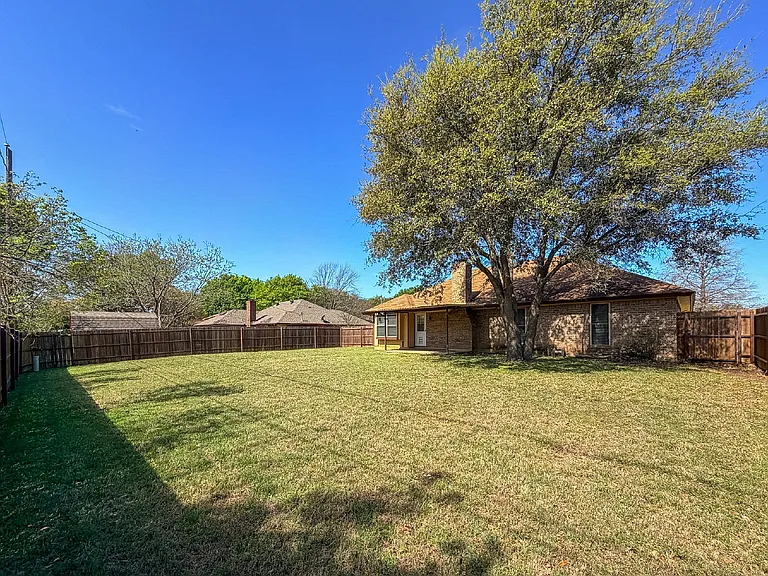 701 Daniels Dr — Photo 23