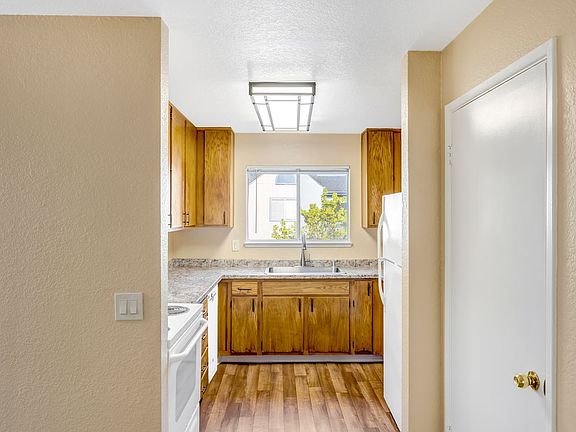 4th image of 3330 Del Monte Blvd #C755f2bfe