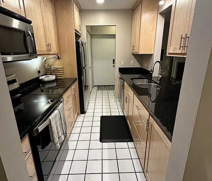 1824 Yuma Ln N — Photo 2