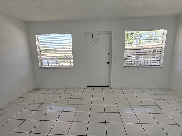 1150 NE 17th Ct — Photo 32