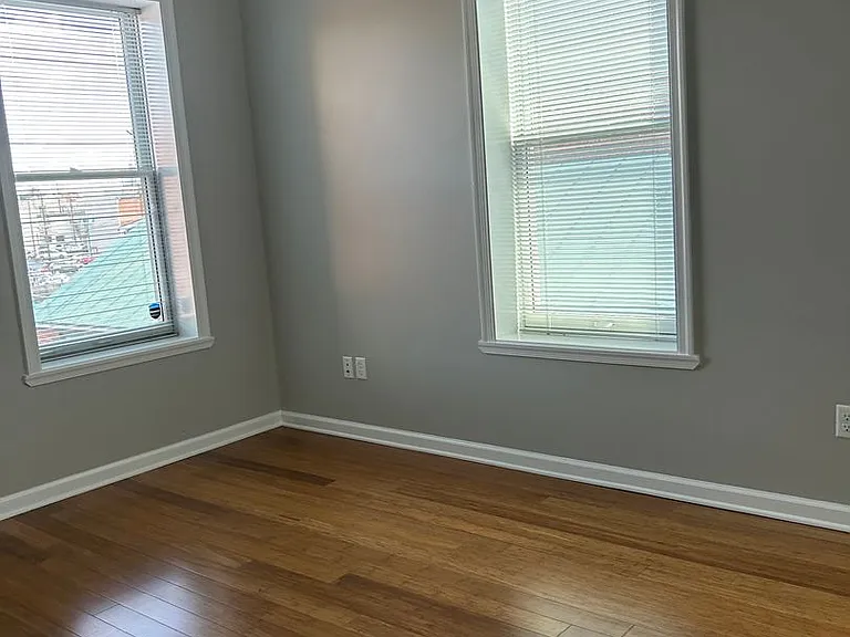 37 W High St — Photo 5
