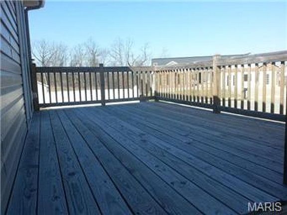 5th image of 802 Hawks Circle Dr