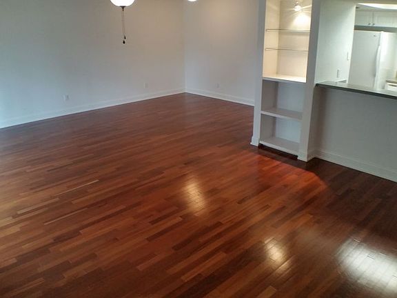 3rd image of 104 W Targa Ct