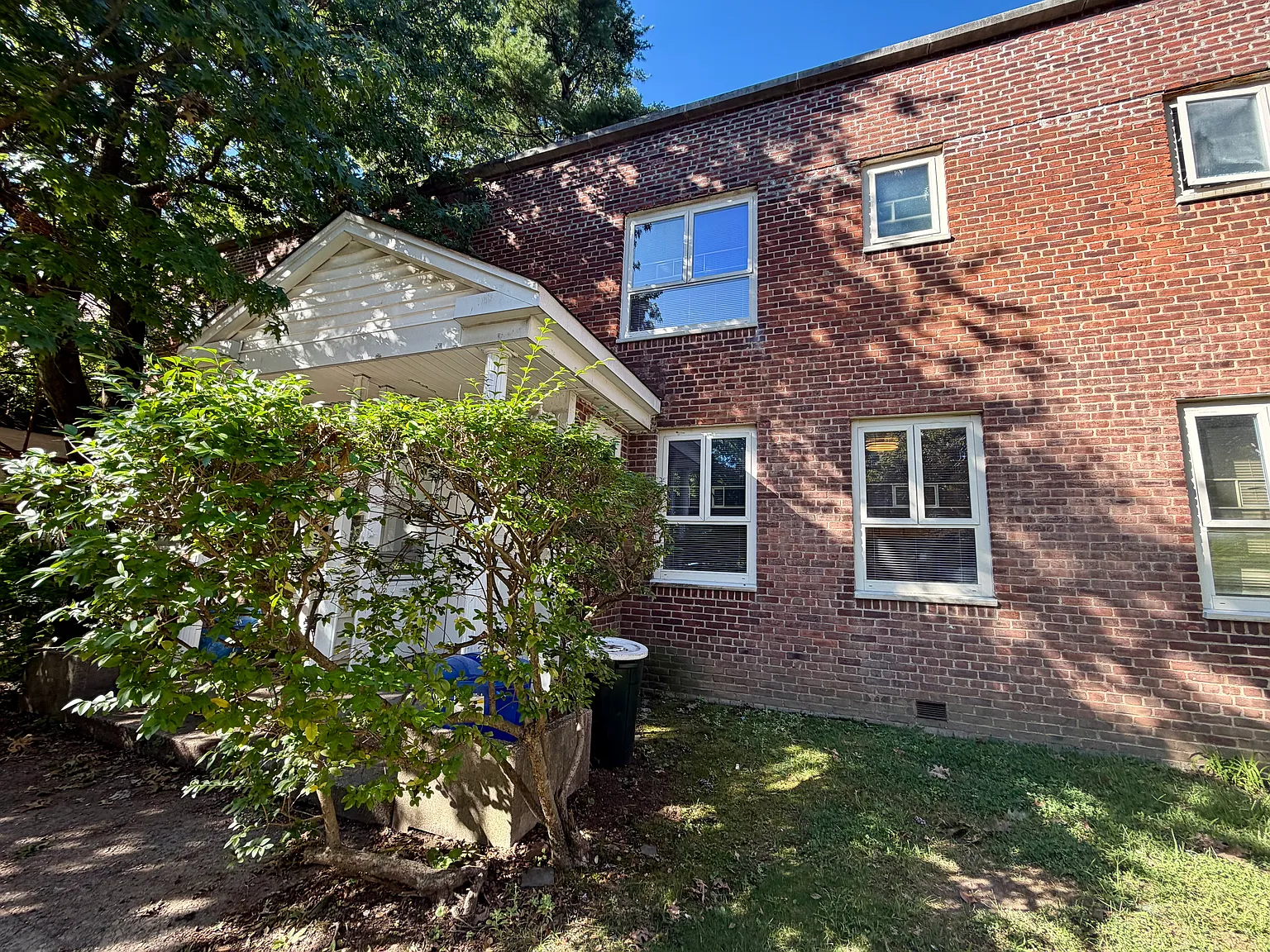 194th Ln, Fresh Meadows — Photo 1
