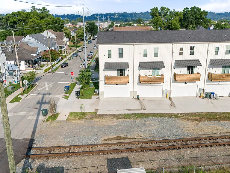 1705 Adams St — Photo 36