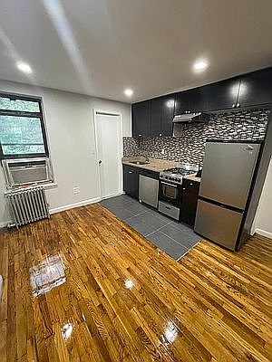 3rd image of 201 Avenue A APT 4