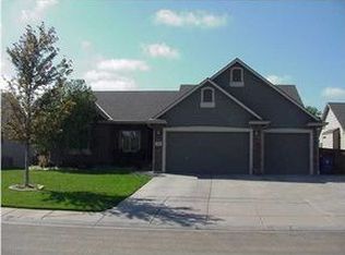 1315 S Ravenwood Ct, Derby, KS 67037