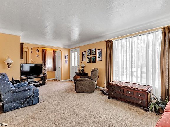 5th image of 20718 Stanford Ave