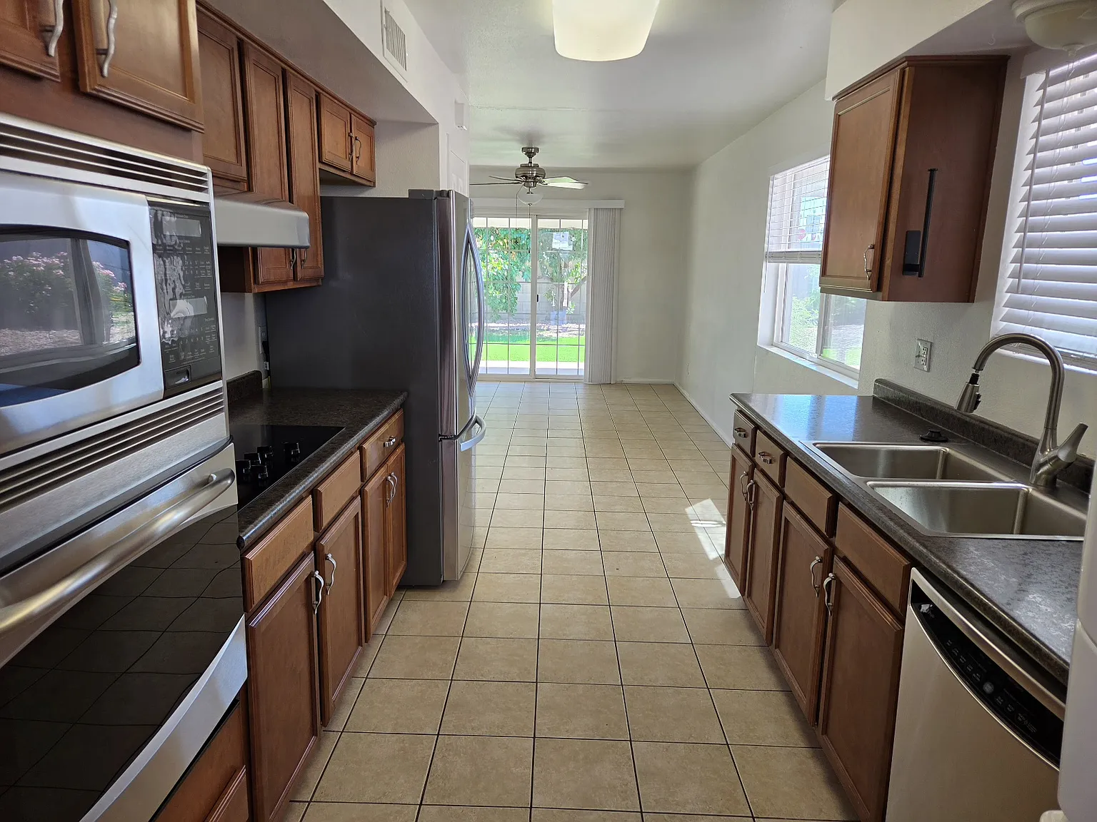 3 bed, 1395 sqft, $2,550 — Photo 4