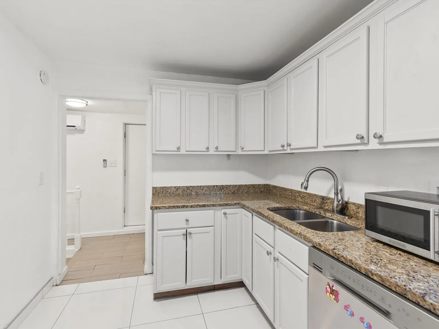 242 South Canosa Court - B — Photo 3