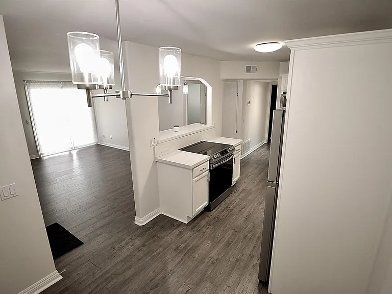 550 Graves Ave #10 — Photo 36