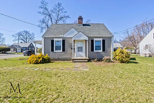 320 Island Pond Rd Photo 1